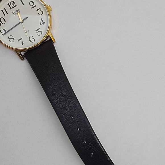 Vintage Watches Timex Quartz Gold Case Watch with Bold Dial & Leather Band - Picture 7 of 10